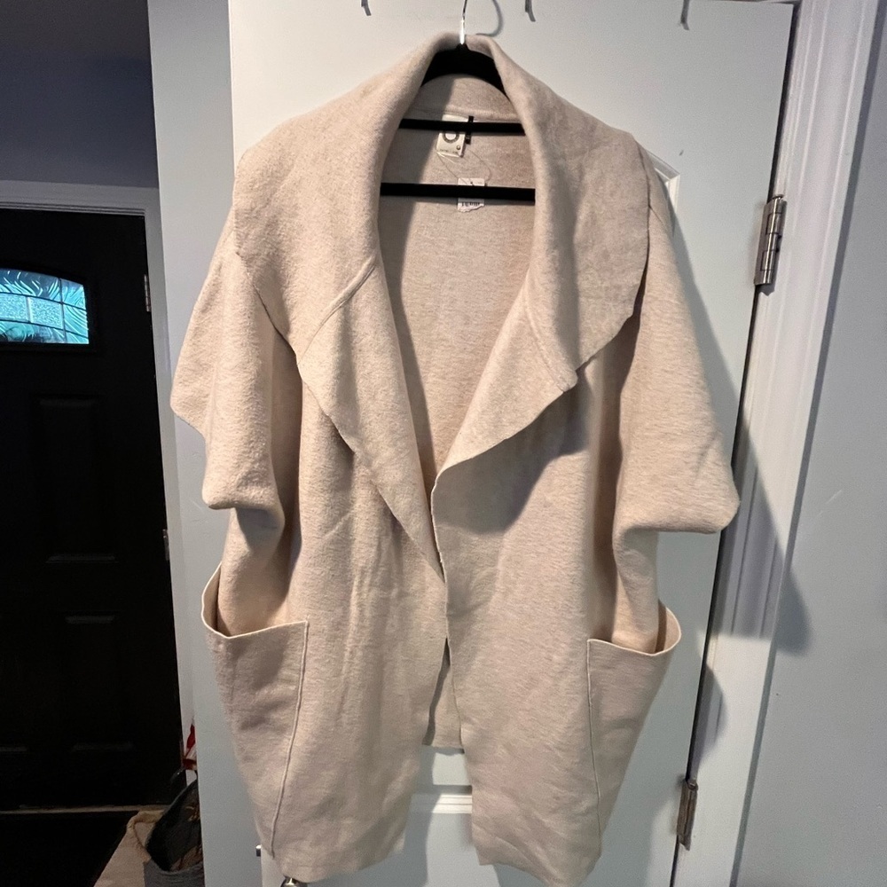 Akemi + Kin Wrap/Cardigan/Shawl - OS - Picture 2 of 8